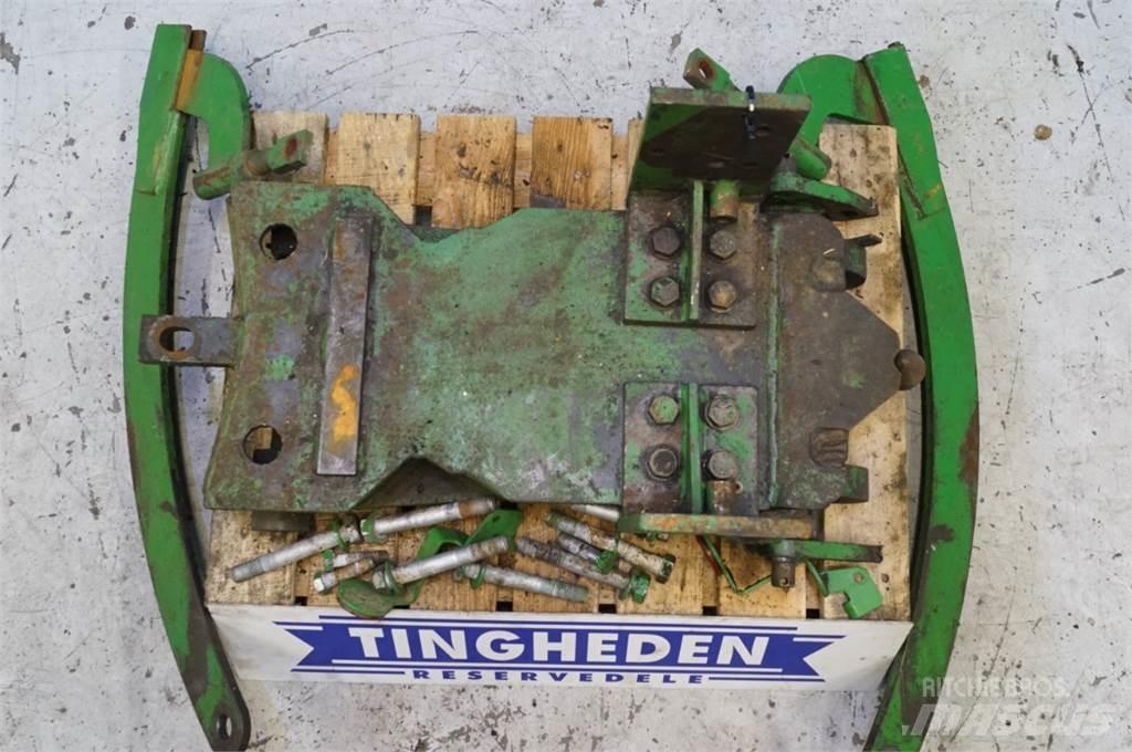 John Deere 4450 ملحقات أخرى للجرارات