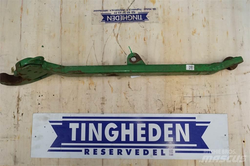 John Deere 5115R ملحقات أخرى للجرارات