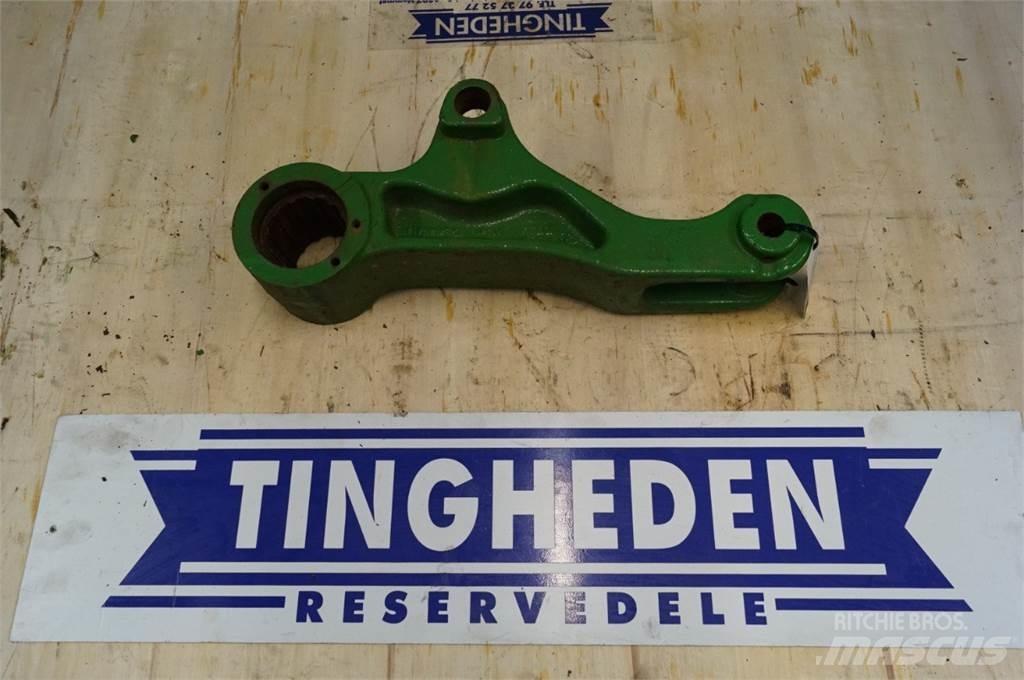 John Deere 5115R ملحقات أخرى للجرارات