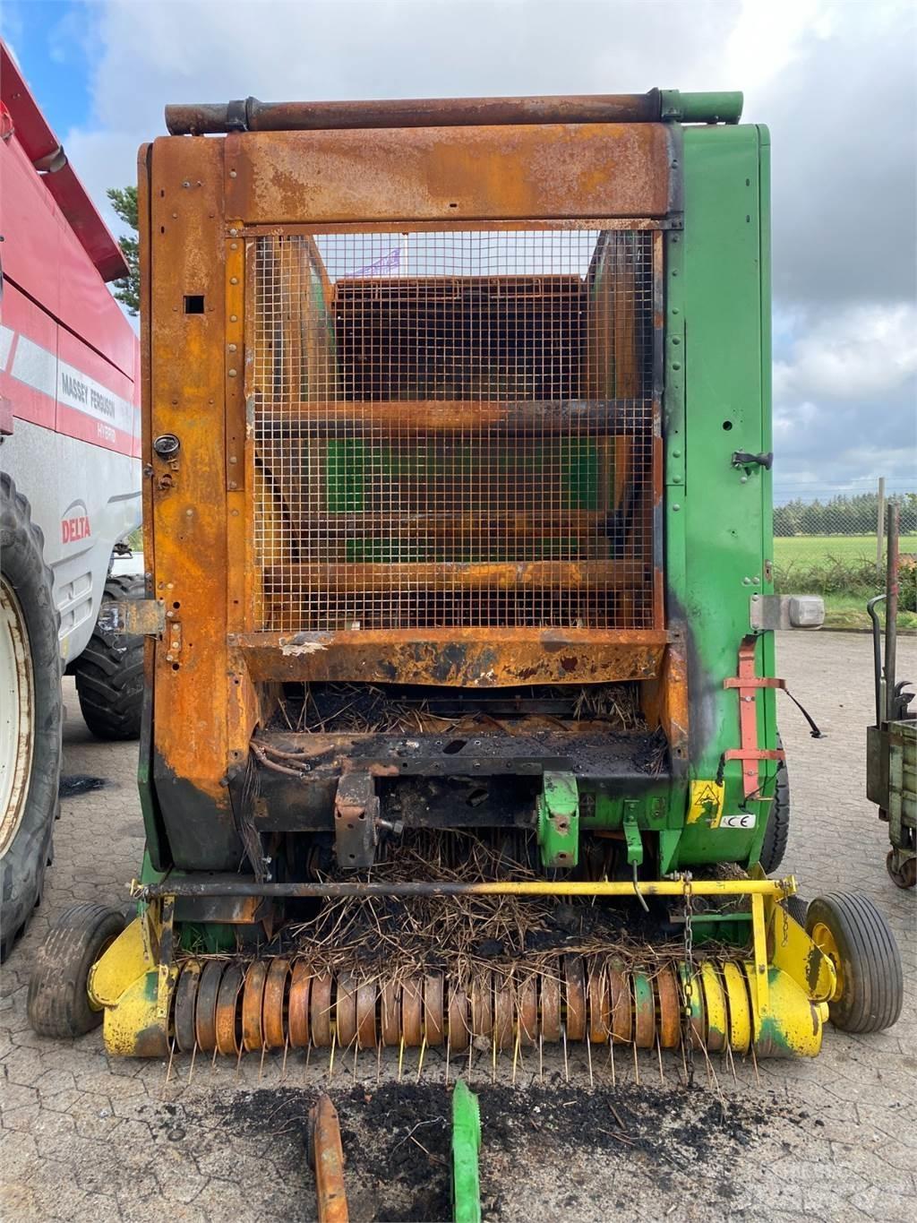 John Deere 590 محزمات مستديرة