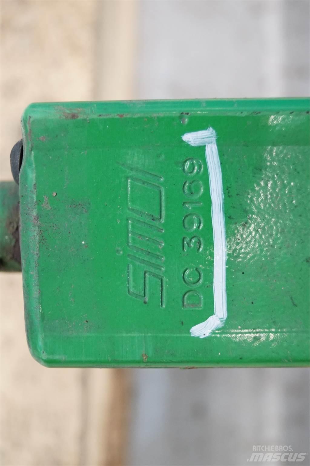 John Deere 590 ماكينات زراعية أخرى