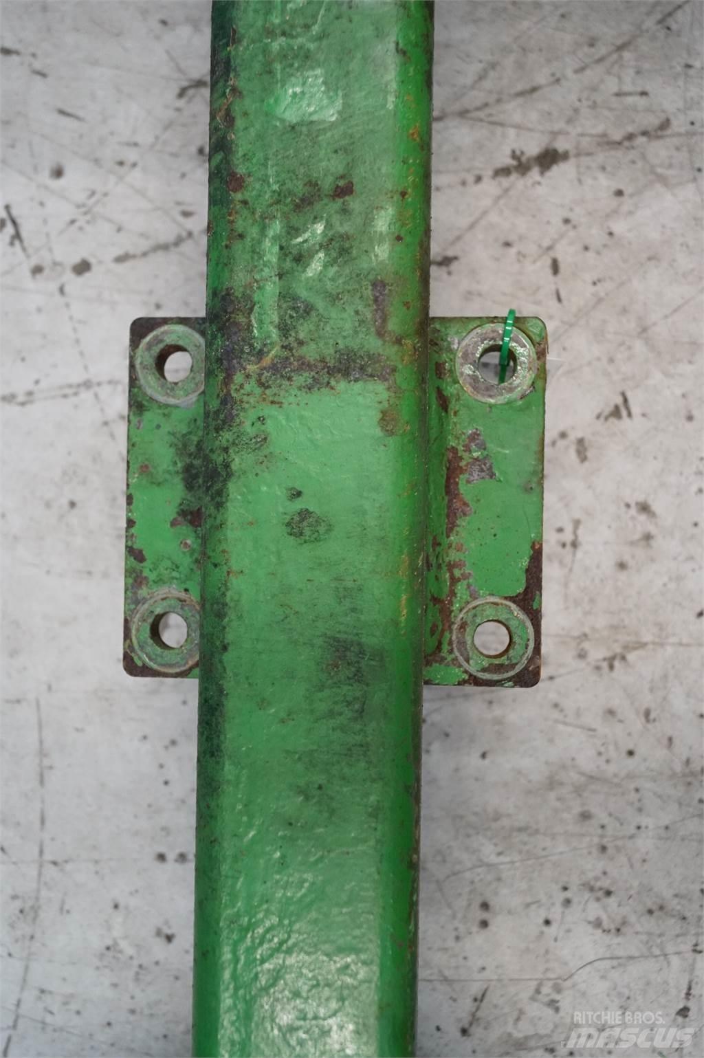 John Deere 592 محور العجلة