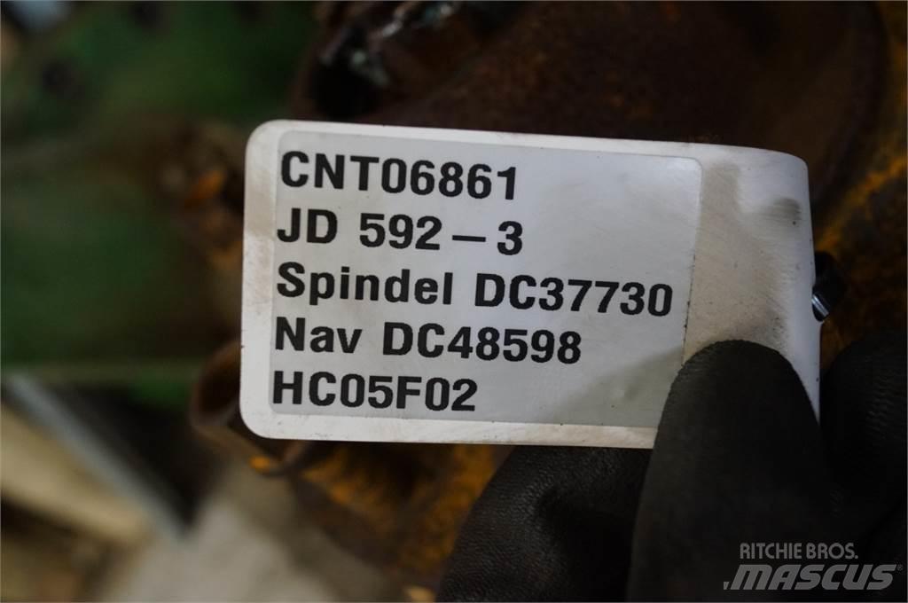 John Deere 592 محور العجلة