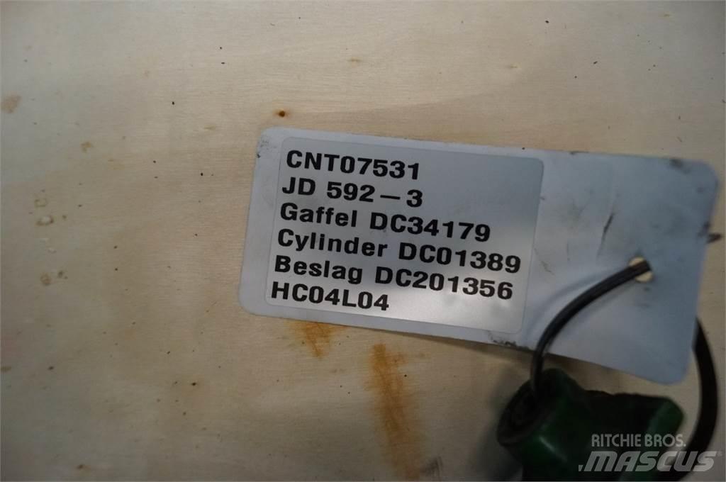 John Deere 592 معدات أخرى لحصاد العلف