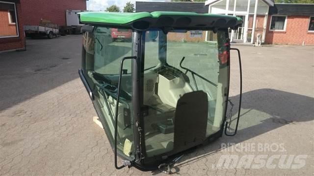 John Deere 6210R كابينة والداخلية