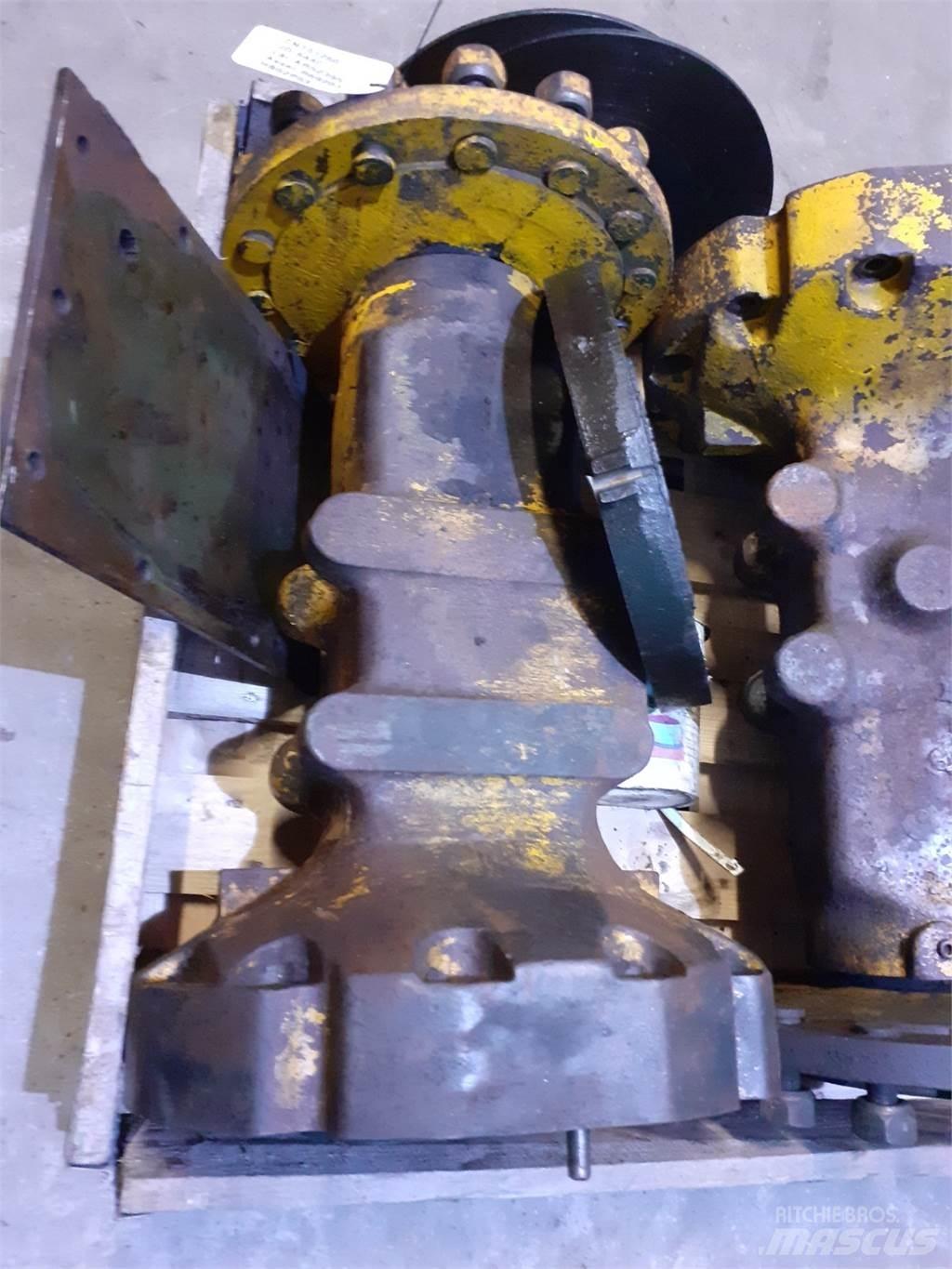 John Deere 644C محور العجلة