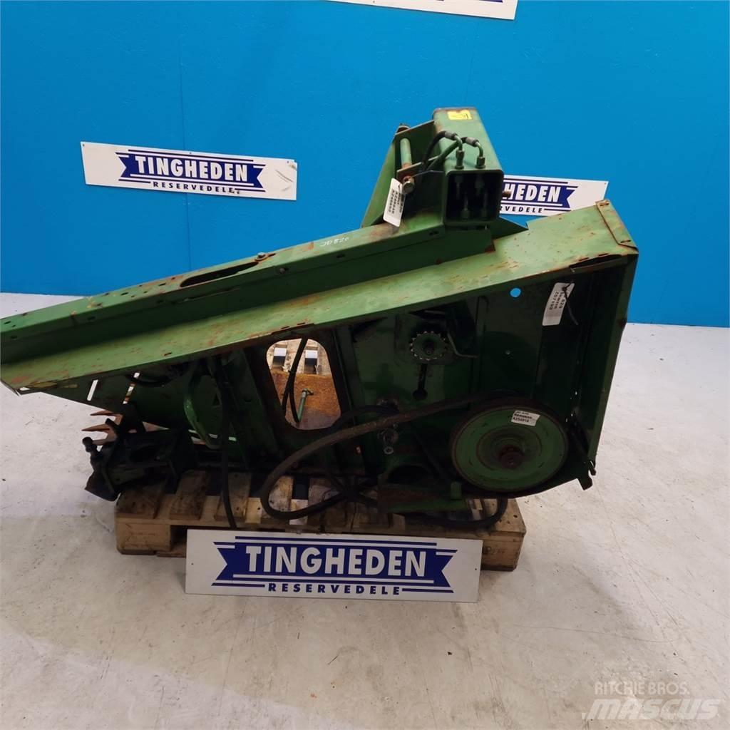 John Deere 820 ملحقات الحصادات