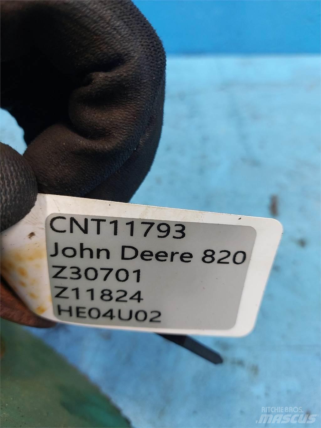 John Deere 820 ملحقات الحصادات