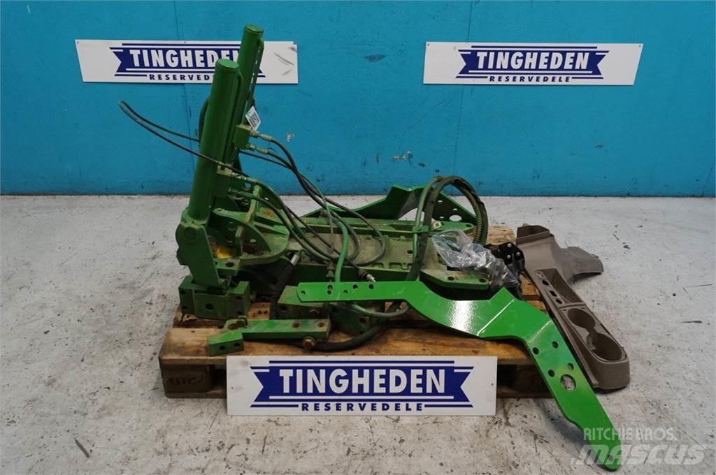 John Deere 8235R ملحقات أخرى للجرارات