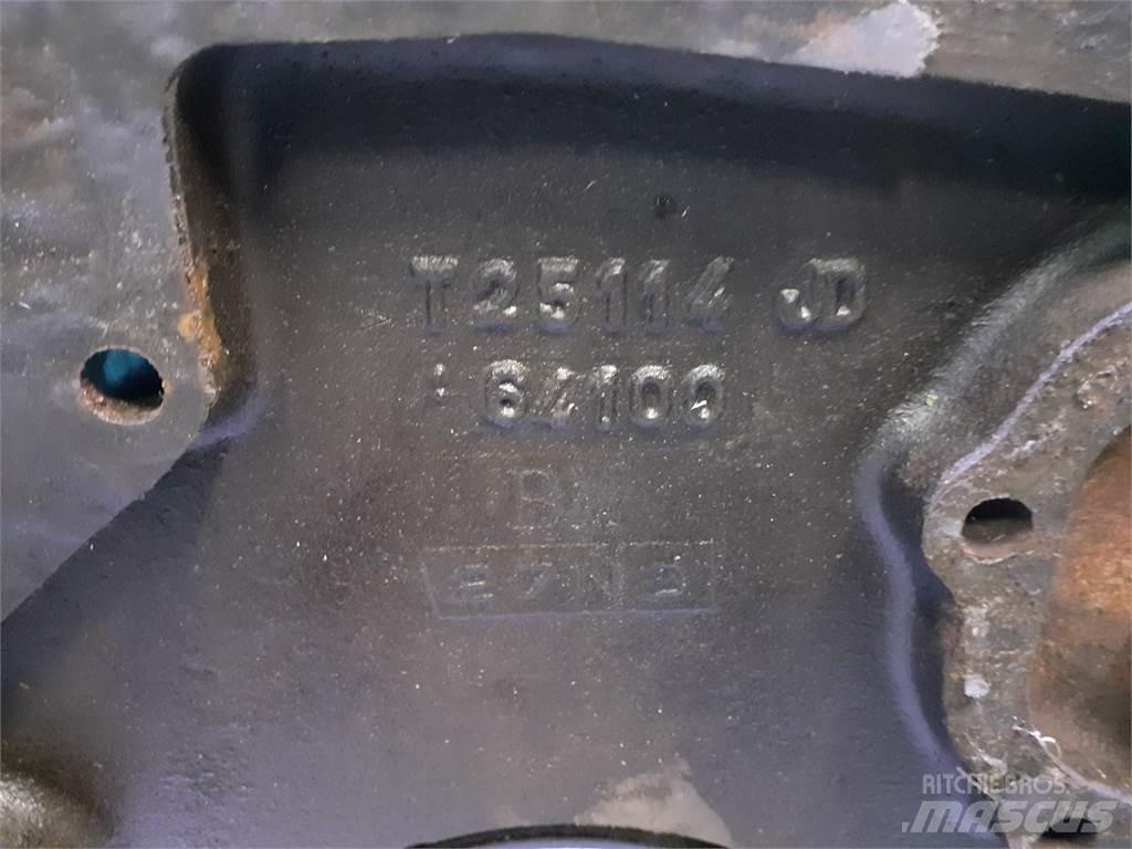 John Deere 935 محركات