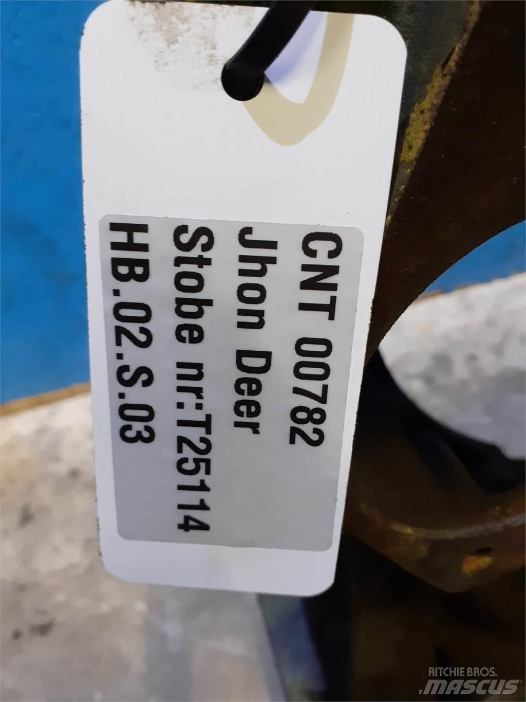 John Deere 935 محركات