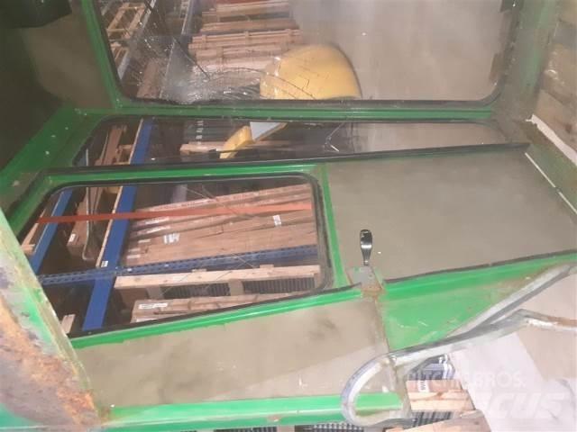 John Deere 955 كابينة والداخلية