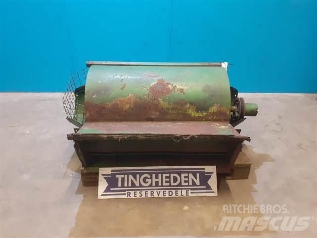 John Deere 955 معدات نشر الرمال والملح