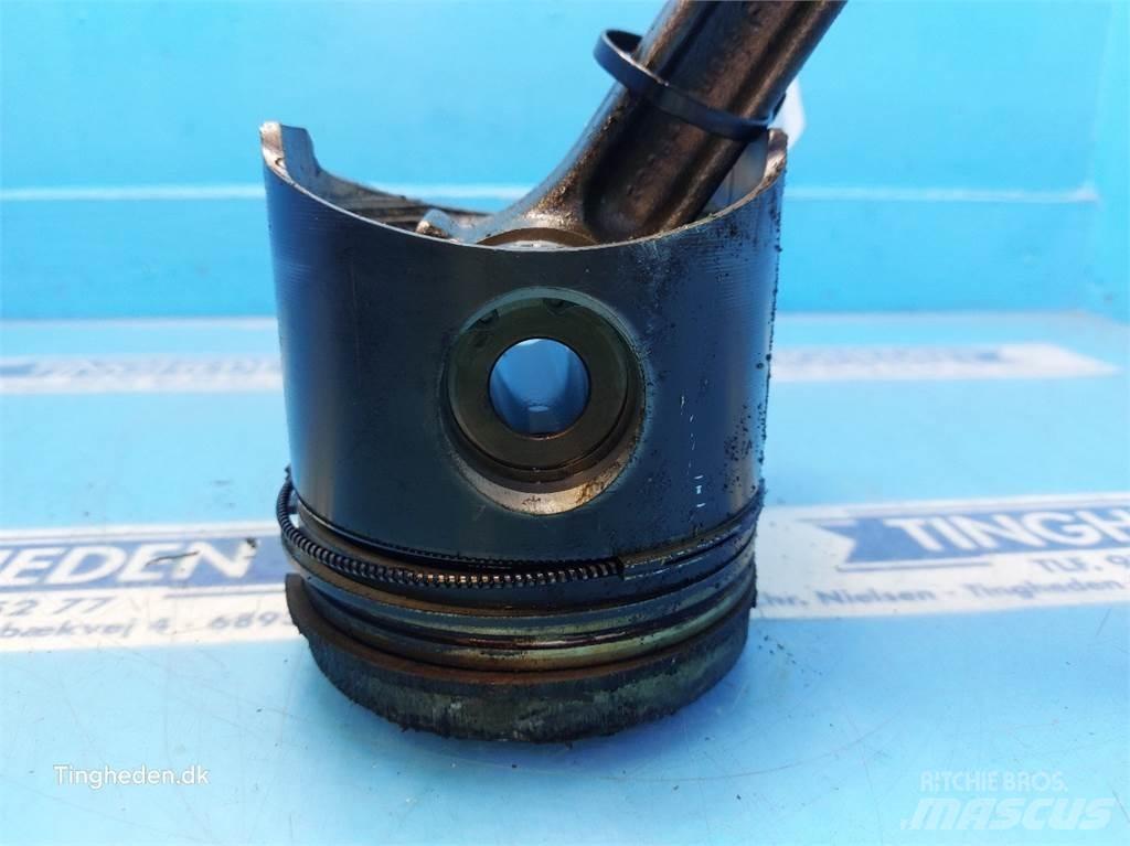 John Deere 955 محركات