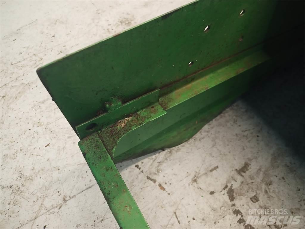 John Deere 965 معدات نشر الرمال والملح