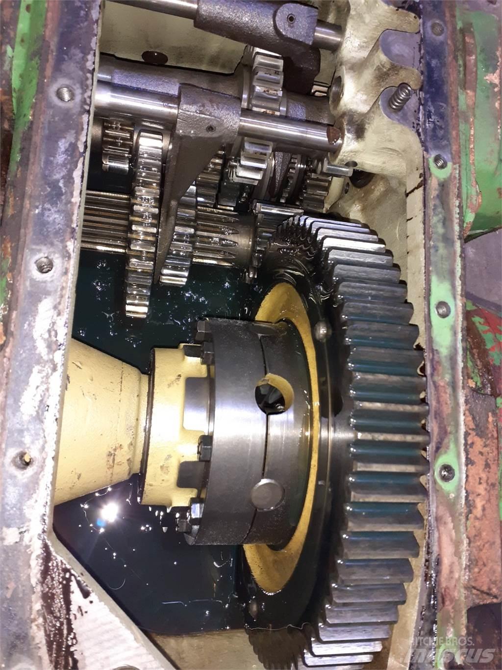 John Deere 975 أجهزة نقل