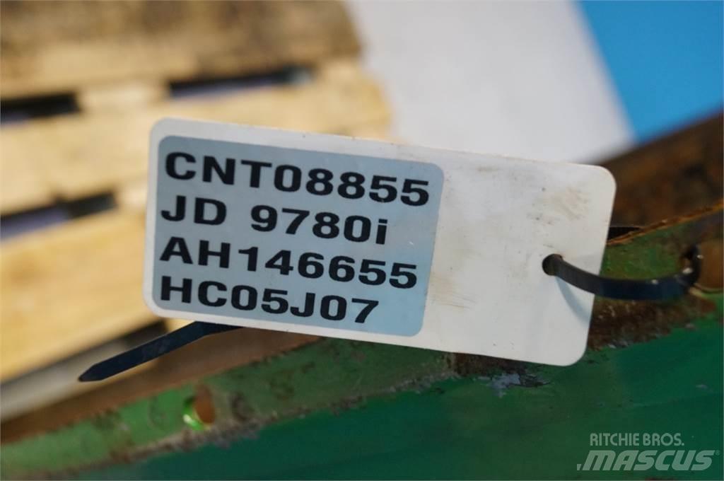 John Deere 9780 معدات نشر الرمال والملح