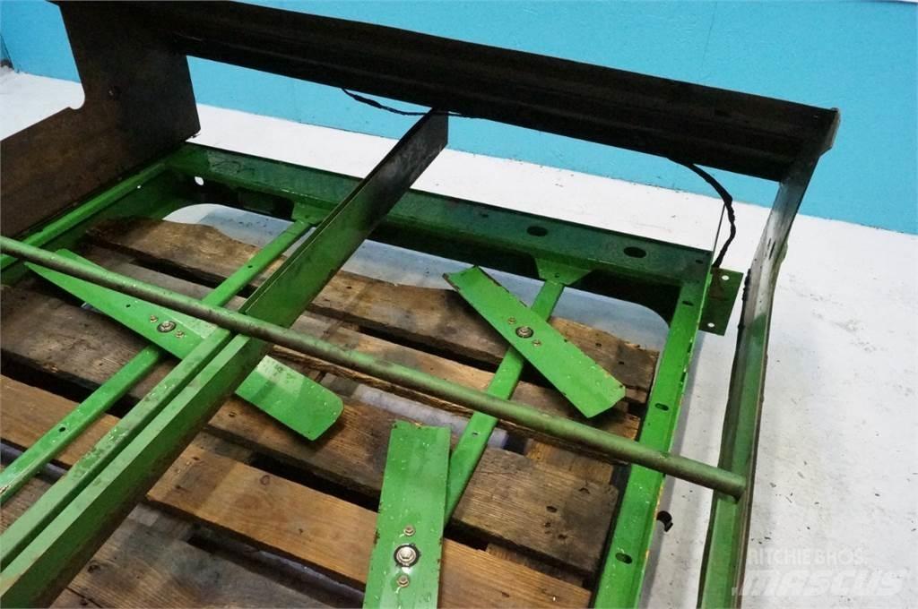 John Deere 9780 معدات نشر الرمال والملح