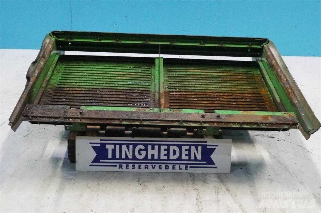 John Deere 9780 معدات نشر الرمال والملح