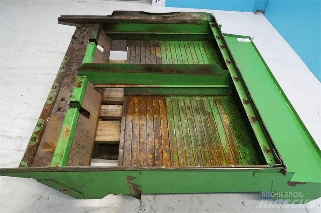 John Deere 9780 معدات نشر الرمال والملح