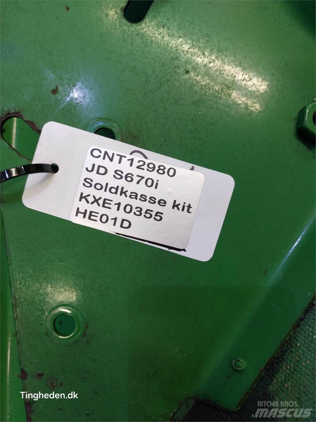 John Deere S670 معدات نشر الرمال والملح