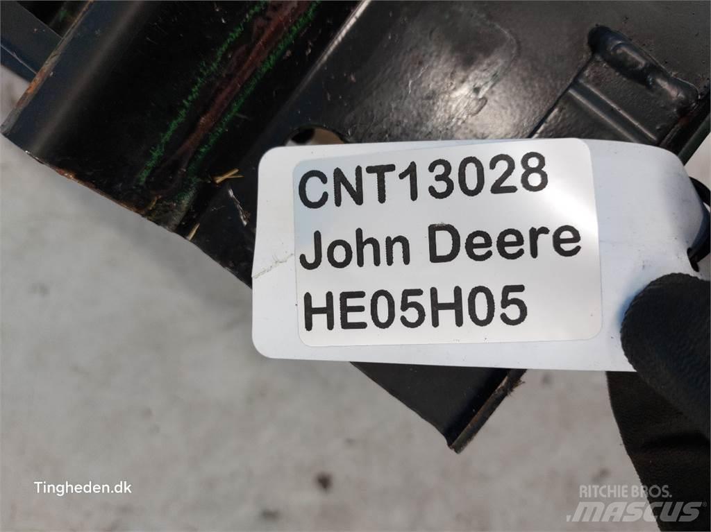 John Deere S670 معدات نشر الرمال والملح