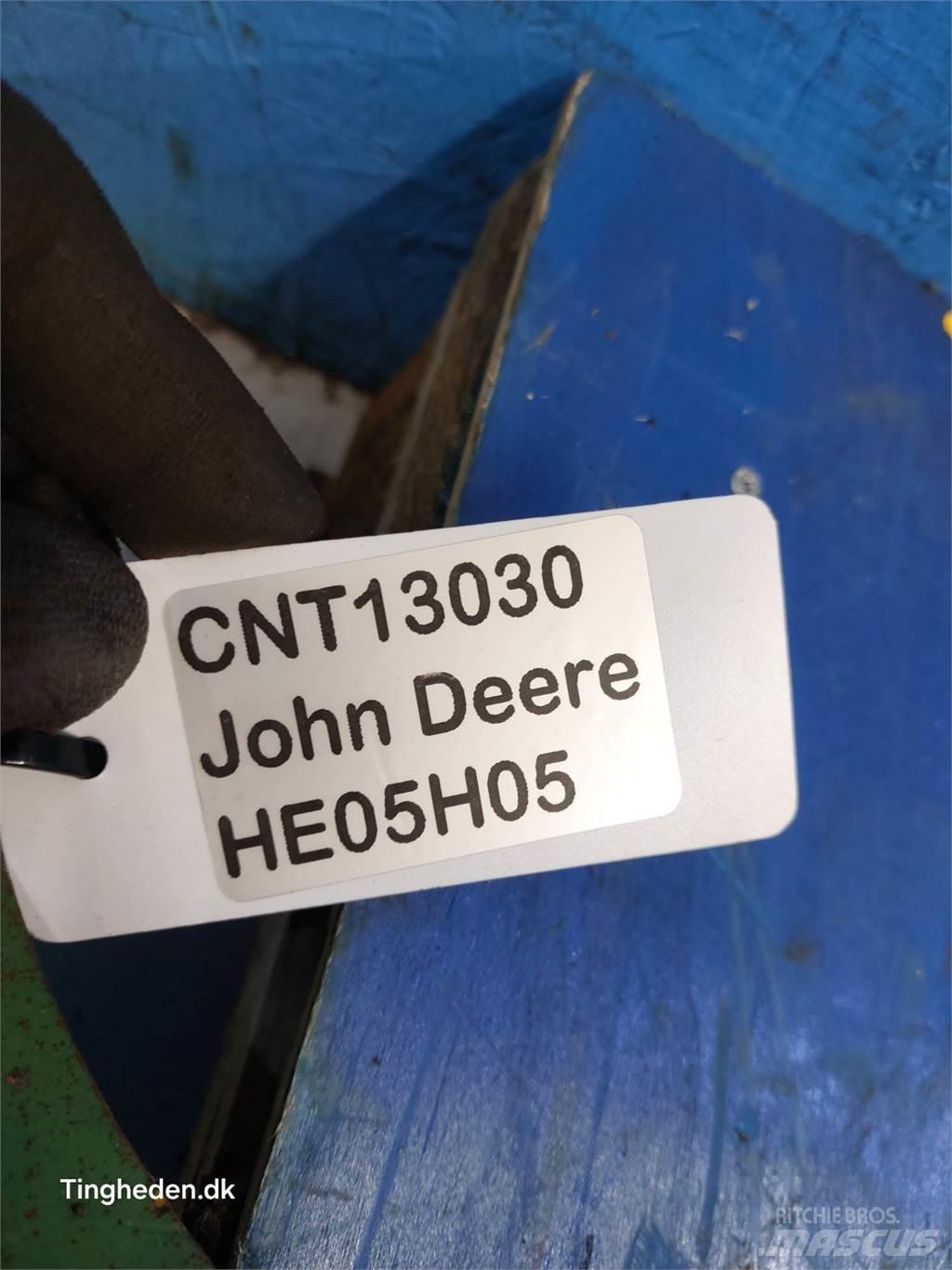 John Deere S670 معدات نشر الرمال والملح