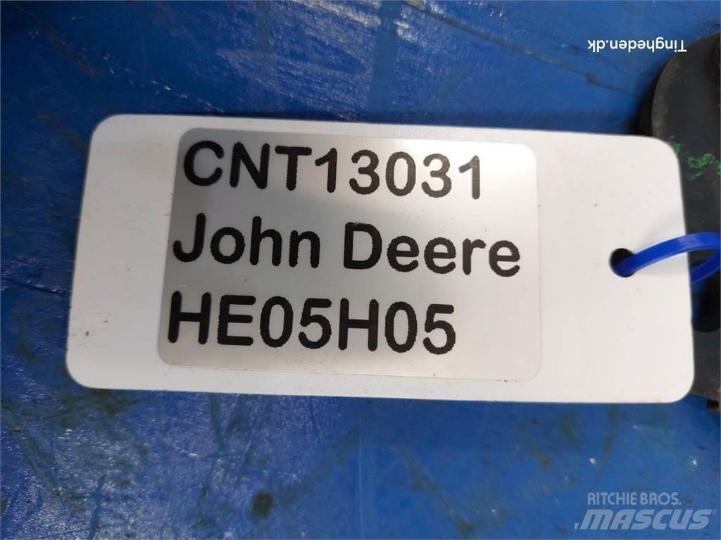 John Deere S670 معدات نشر الرمال والملح