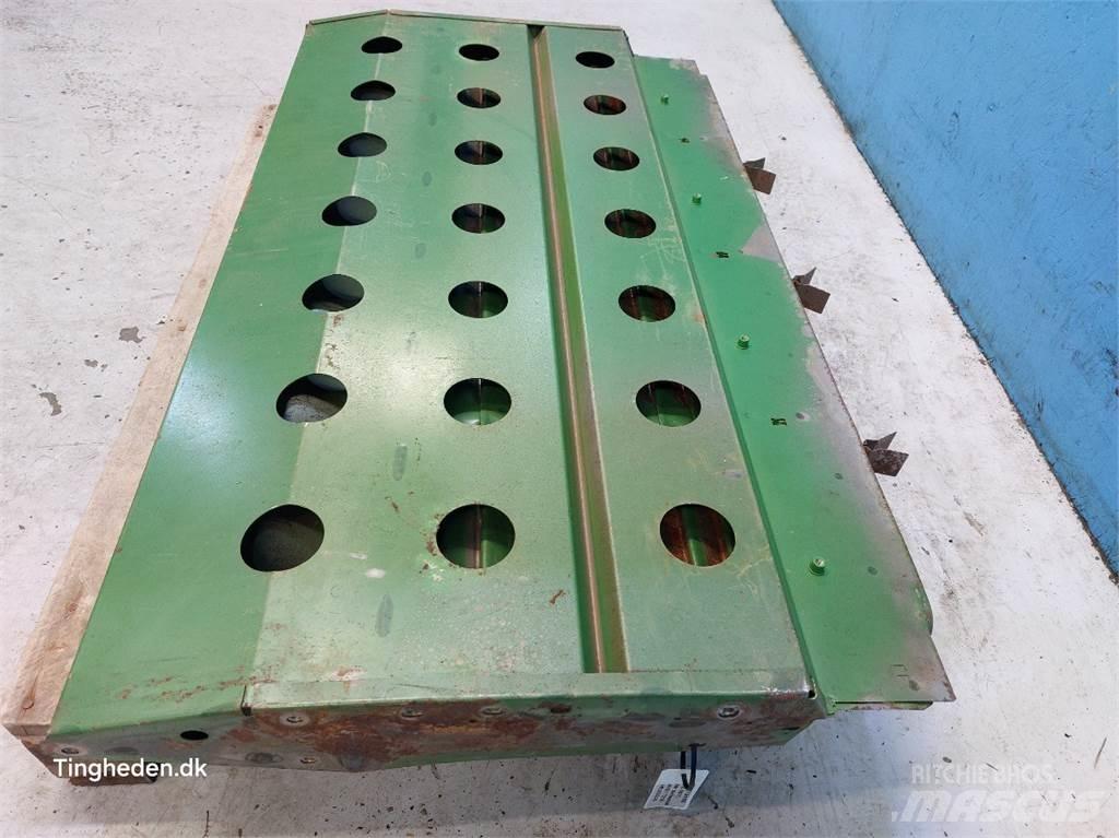 John Deere S670 معدات نشر الرمال والملح