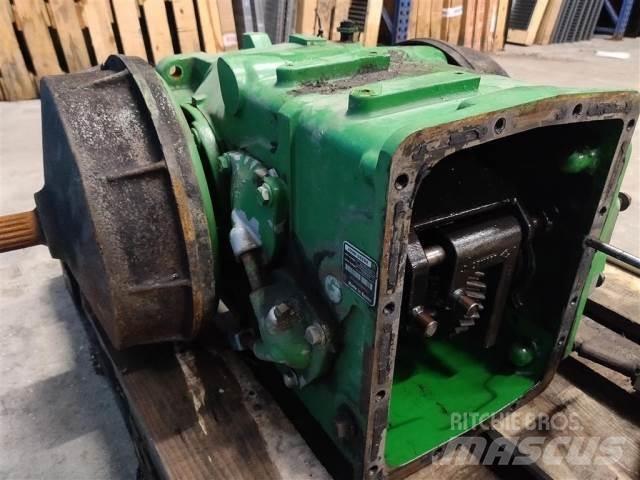 John Deere T670 أجهزة نقل
