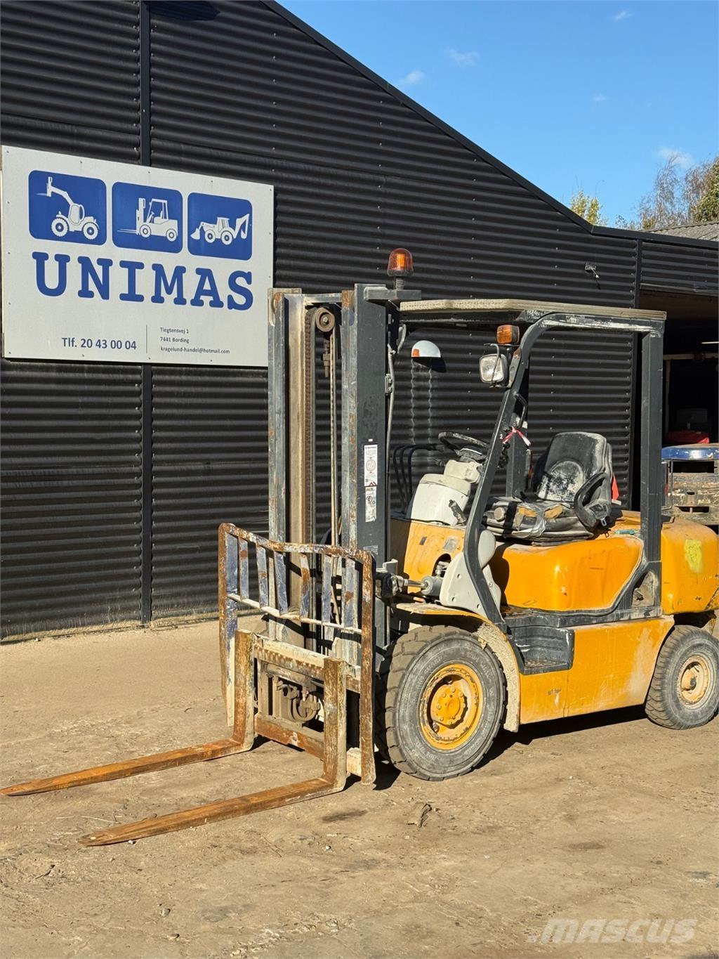 Komatsu FD25 شاحنات الديزل