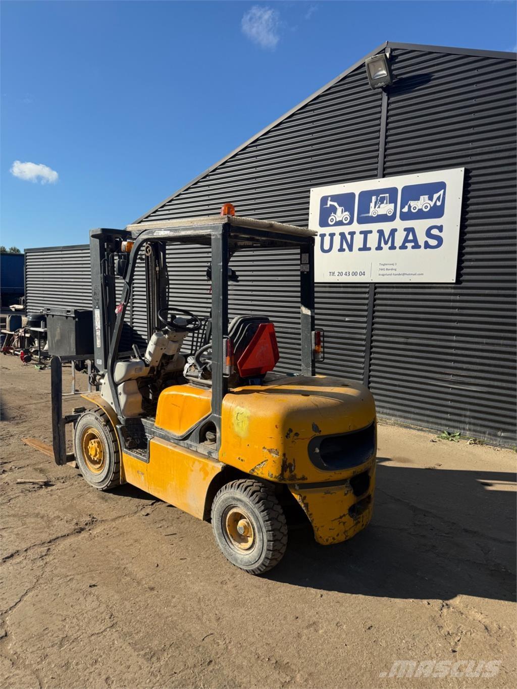 Komatsu FD25 شاحنات الديزل