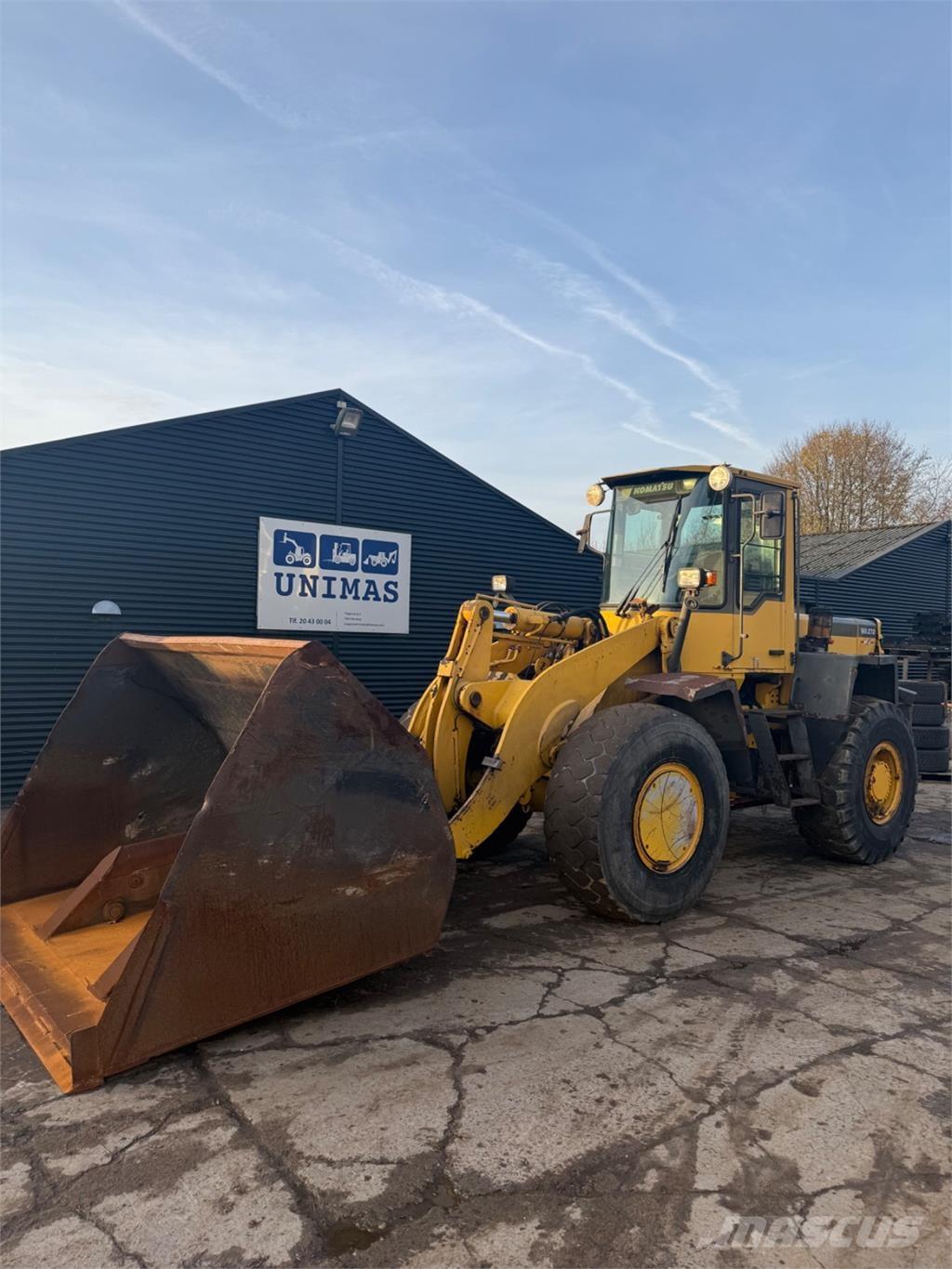 Komatsu WA270-3 لوادر بعجل