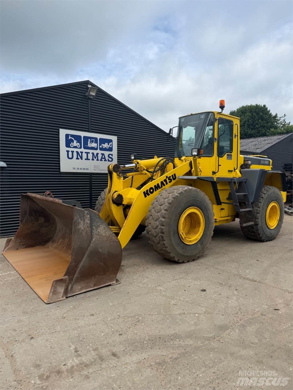 Komatsu WA380 لوادر بعجل
