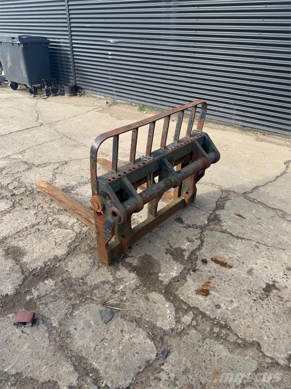 Manitou 4000kg شوكات