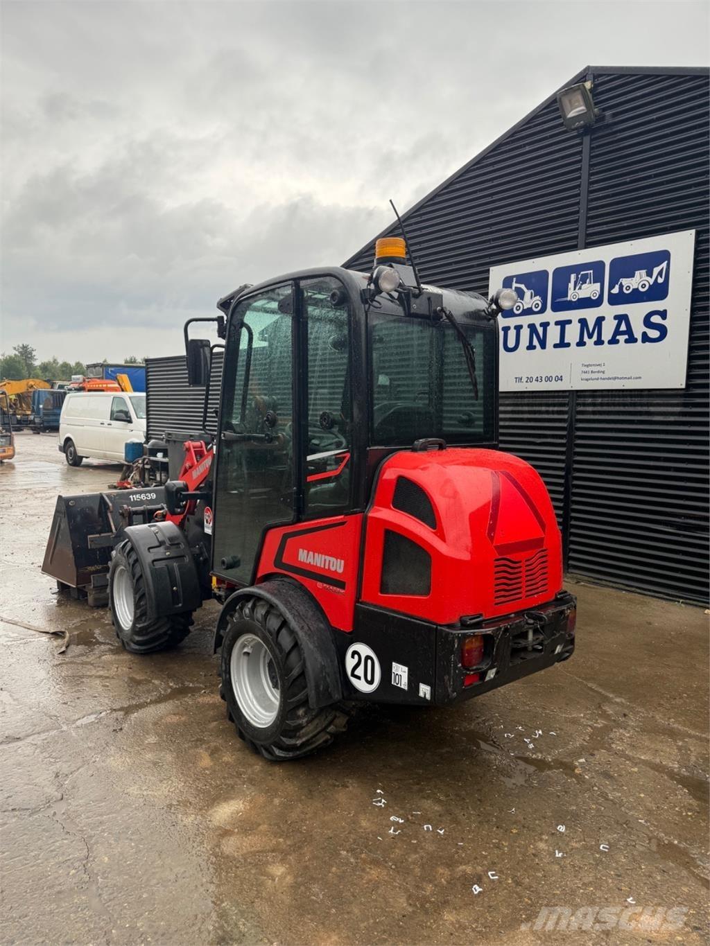 Manitou MLA3-35H لوادر صغيرة