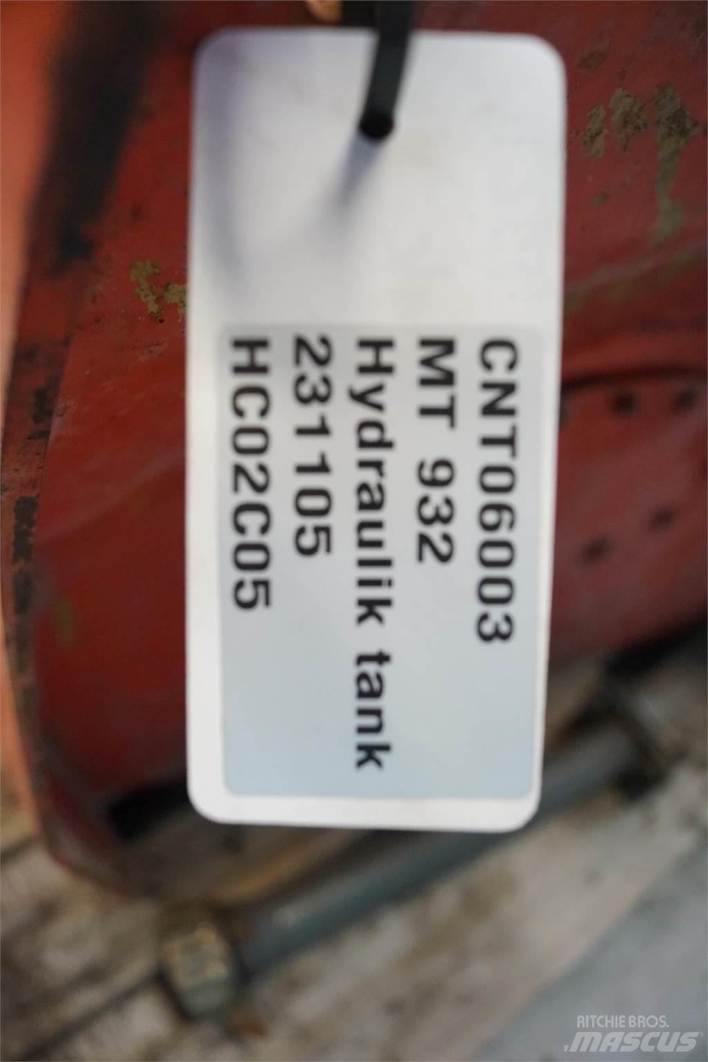 Manitou MT 932T مشعات
