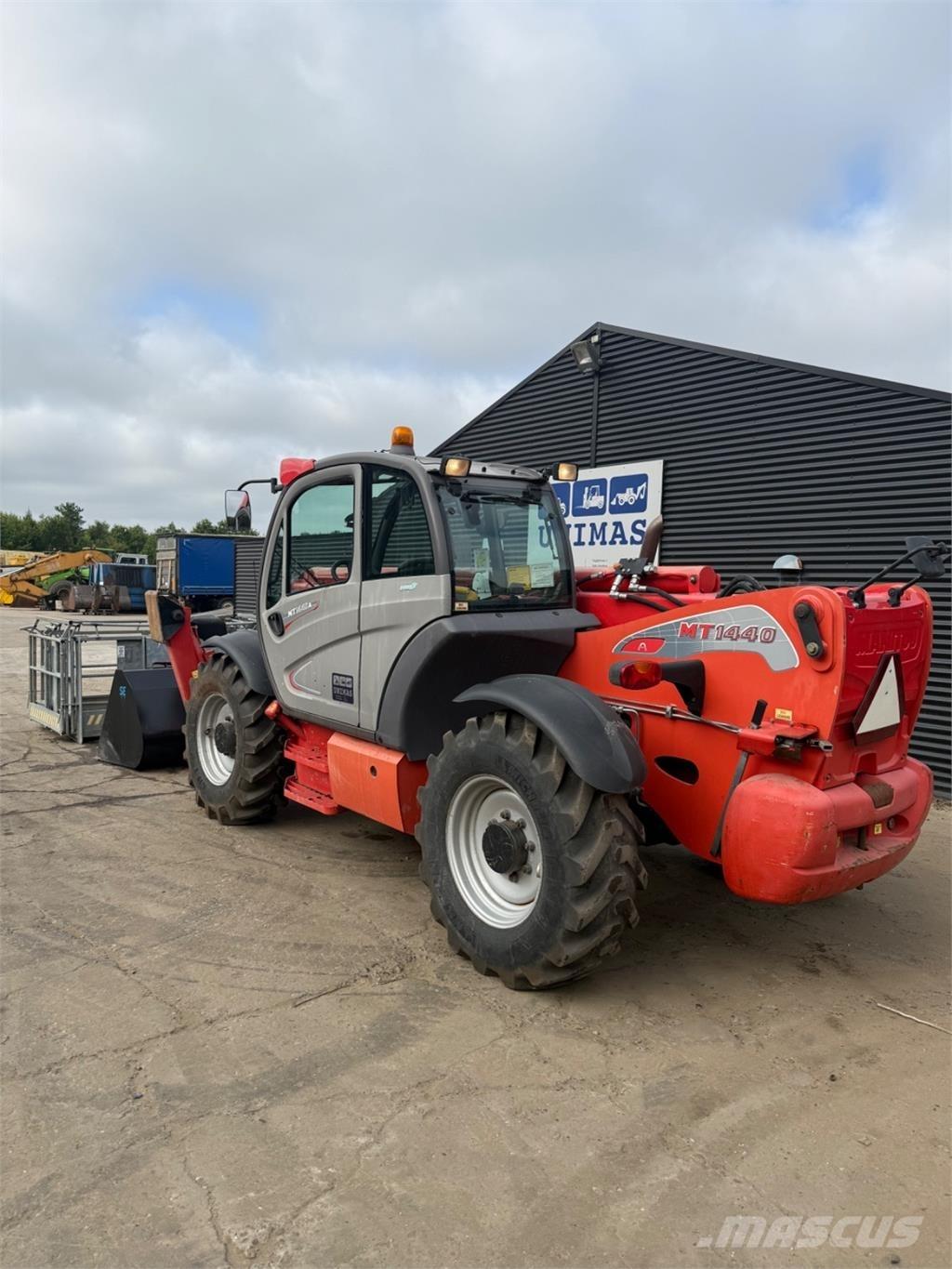 Manitou MT1440 مناولات متداخلة