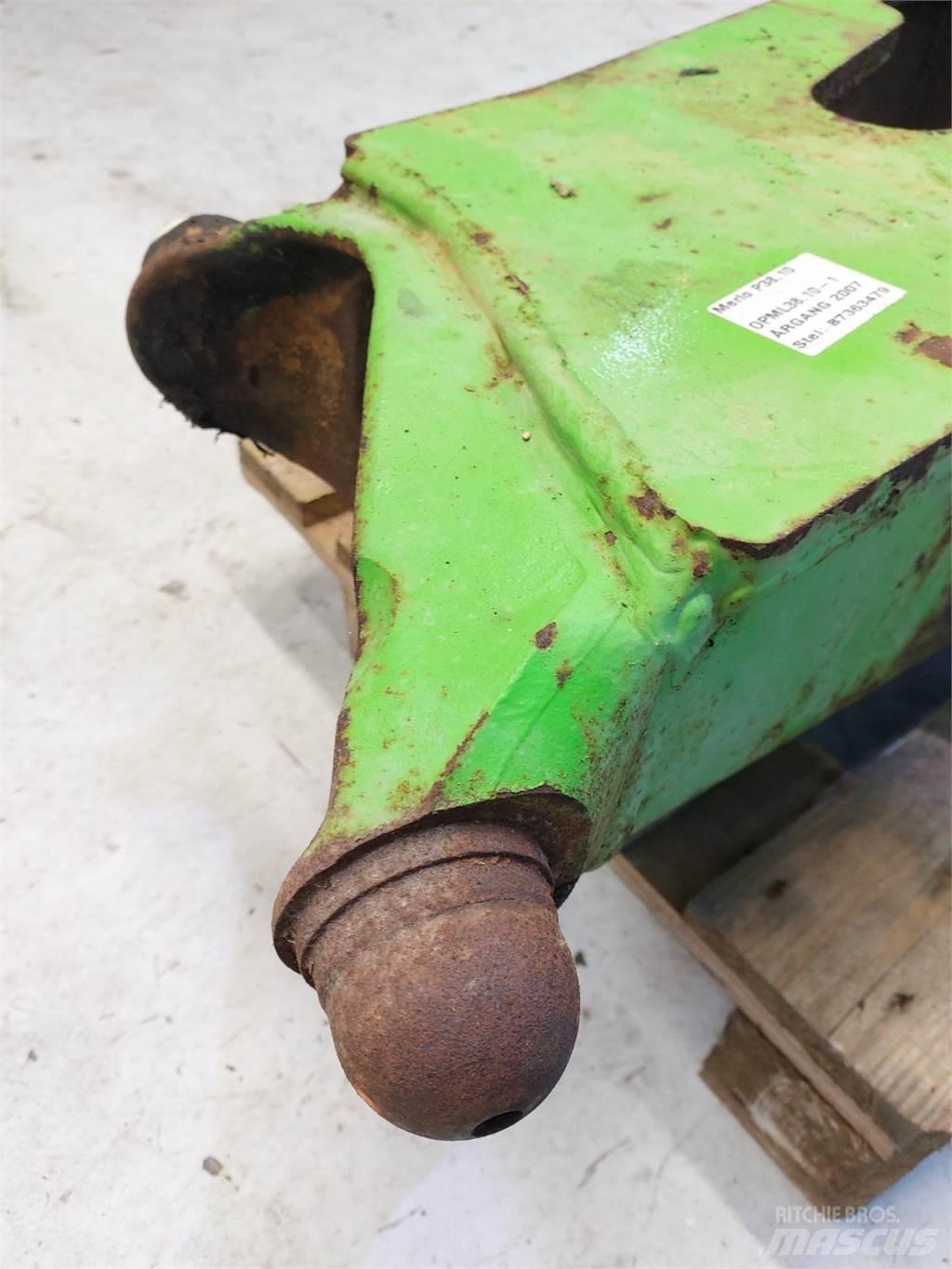 Merlo P38.10 محور العجلة