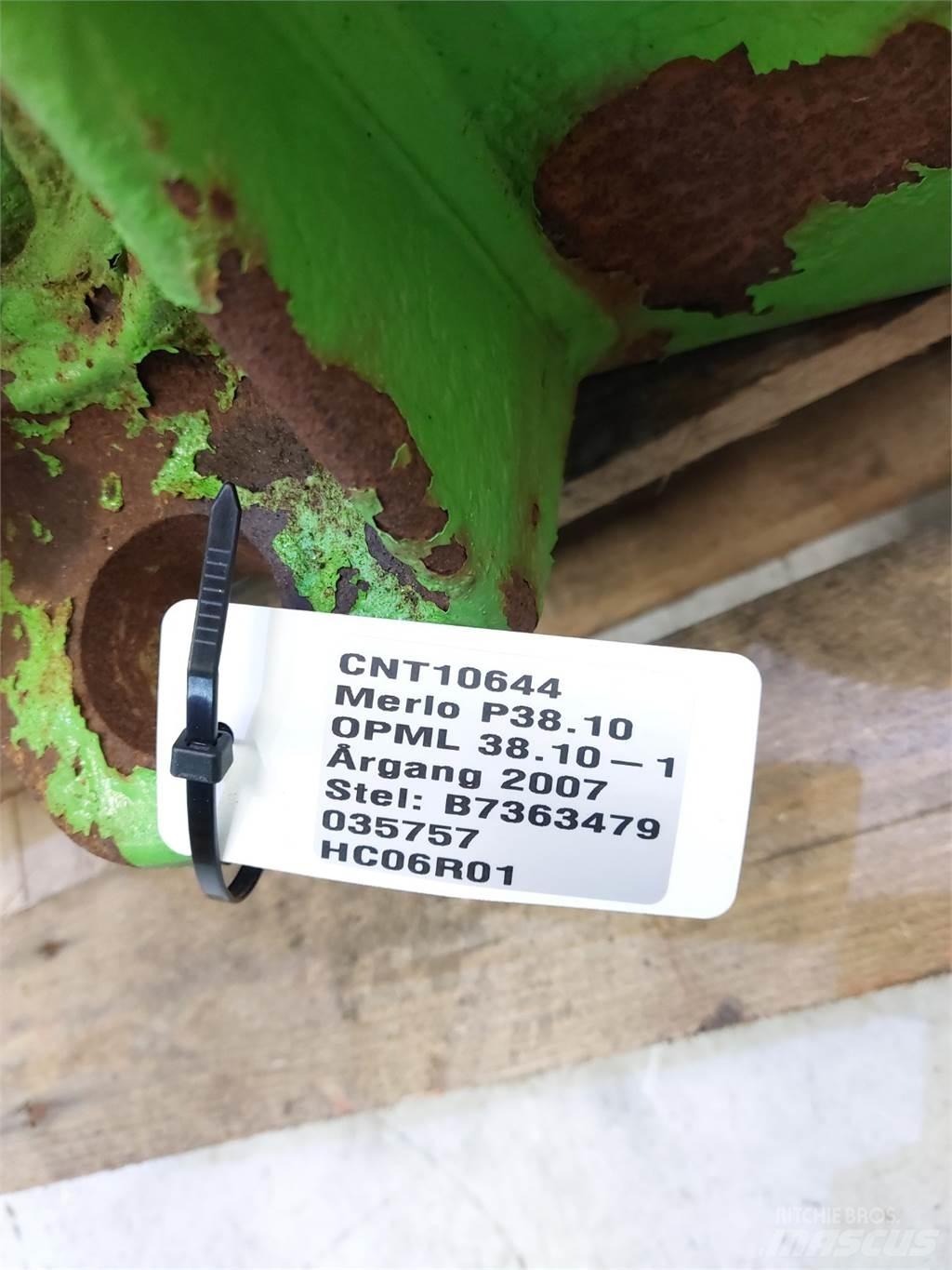 Merlo P38.10 محور العجلة