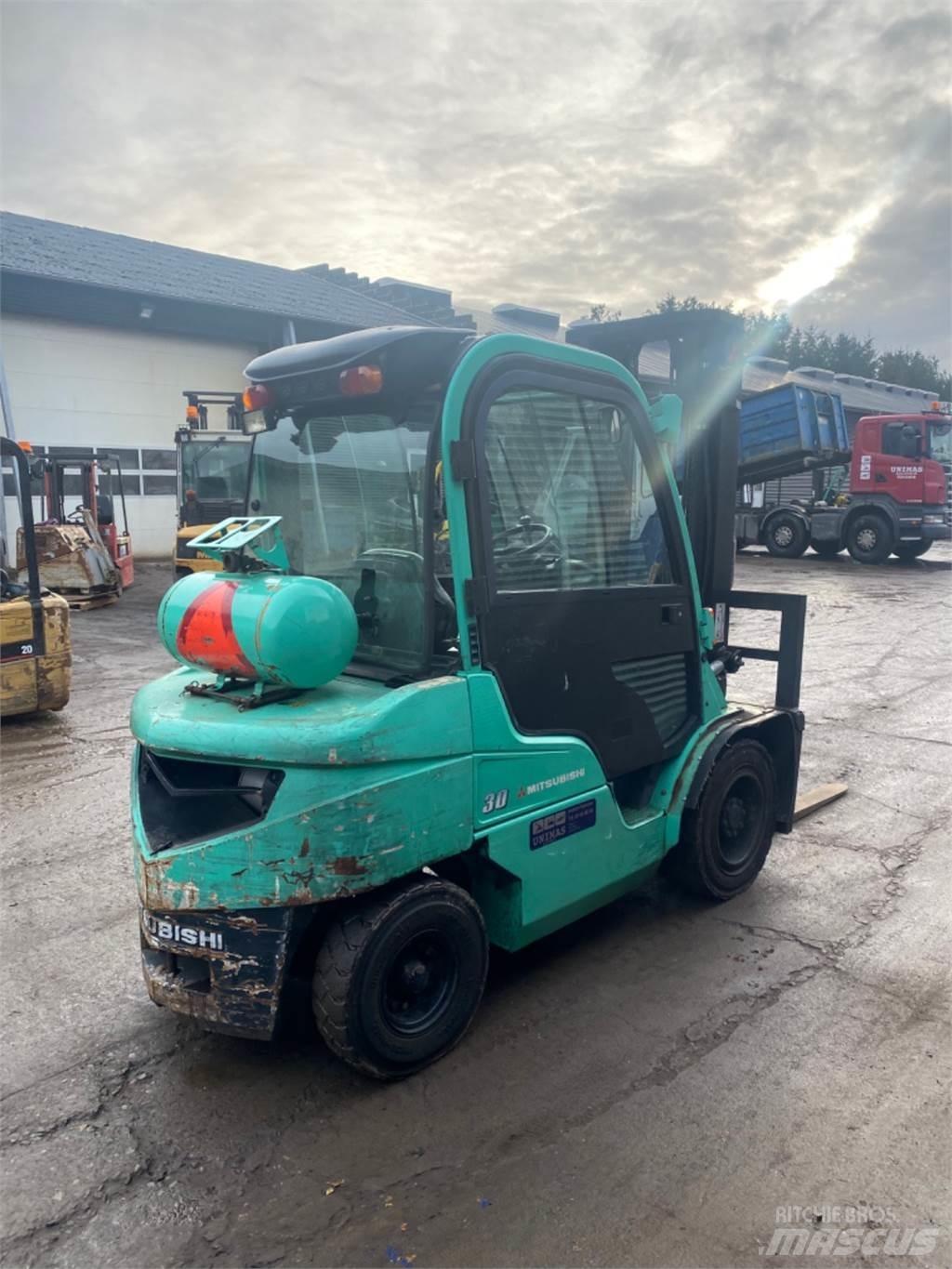 Mitsubishi FG30 شاحنات LPG