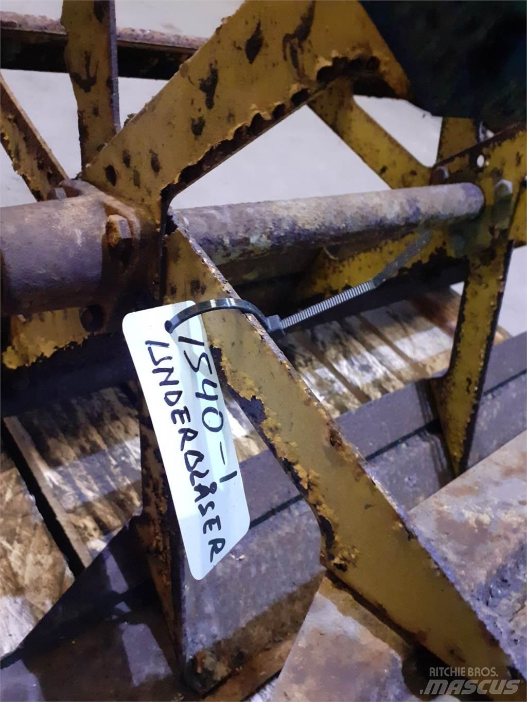 New Holland 1540 معدات نشر الرمال والملح