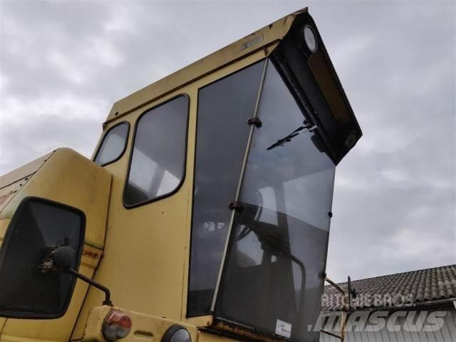 New Holland 1550 كابينة والداخلية