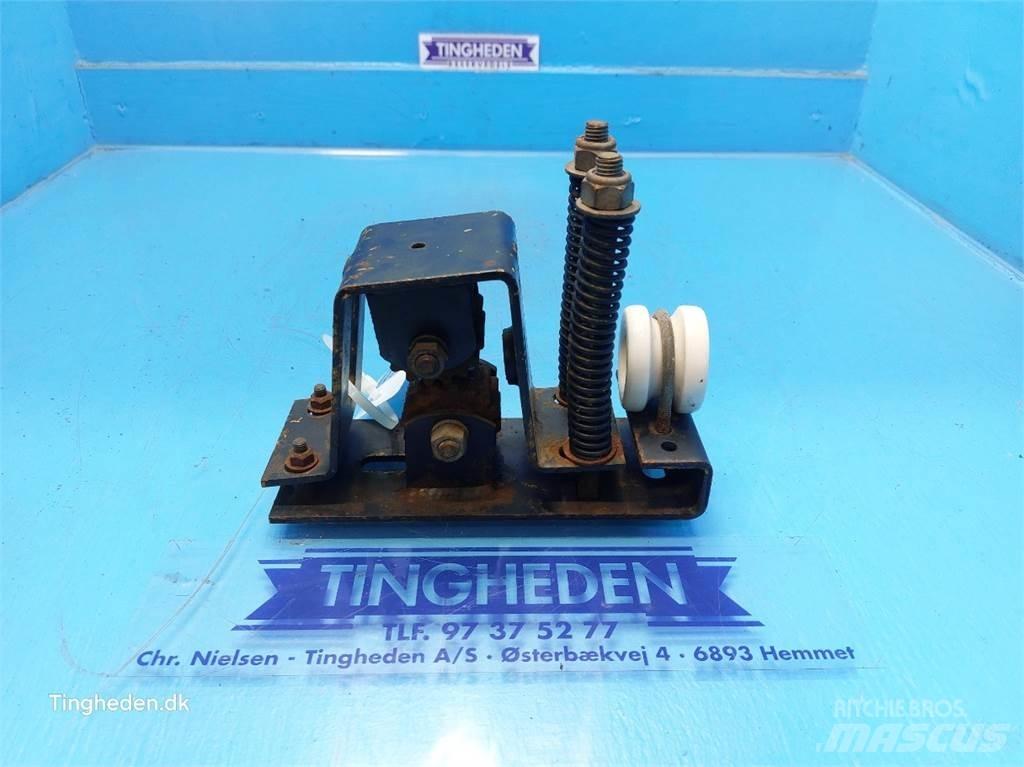 New Holland 4860 معدات أخرى لحصاد العلف