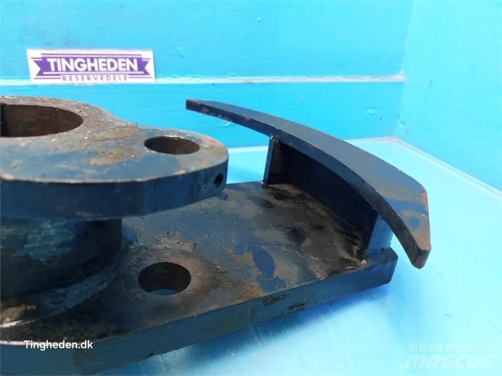 New Holland 4860 معدات أخرى لحصاد العلف