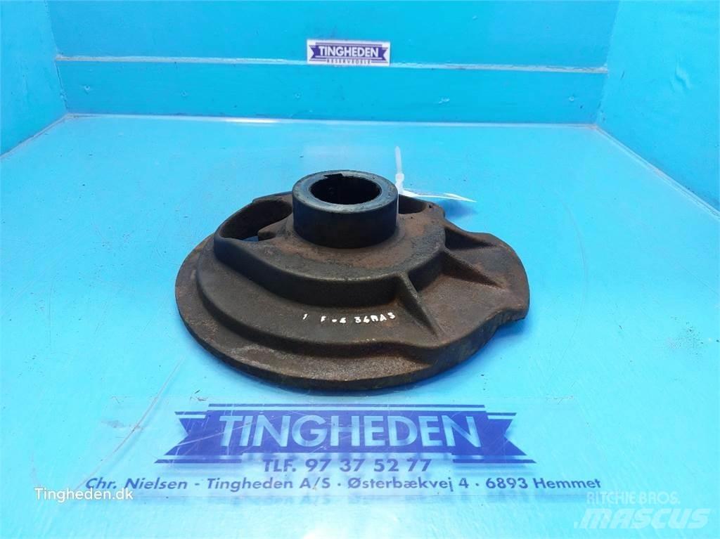 New Holland 4860 معدات أخرى لحصاد العلف