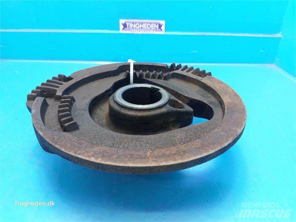 New Holland 4860 معدات أخرى لحصاد العلف