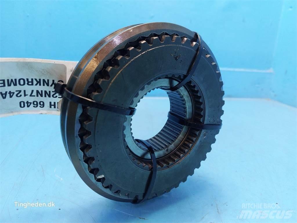 New Holland 6640 أجهزة نقل