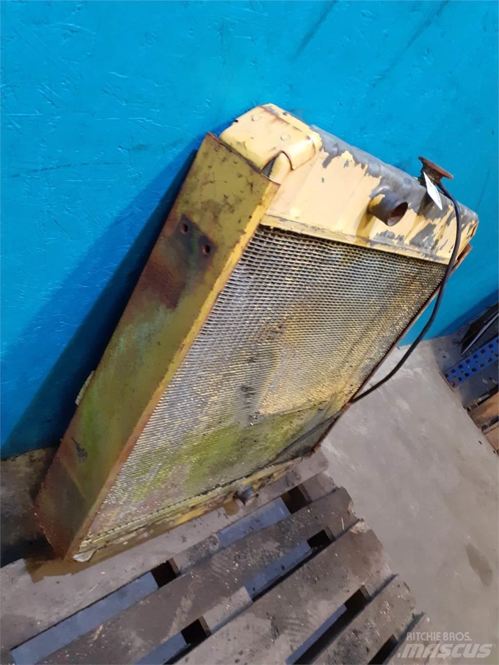 New Holland 8055 مشعات