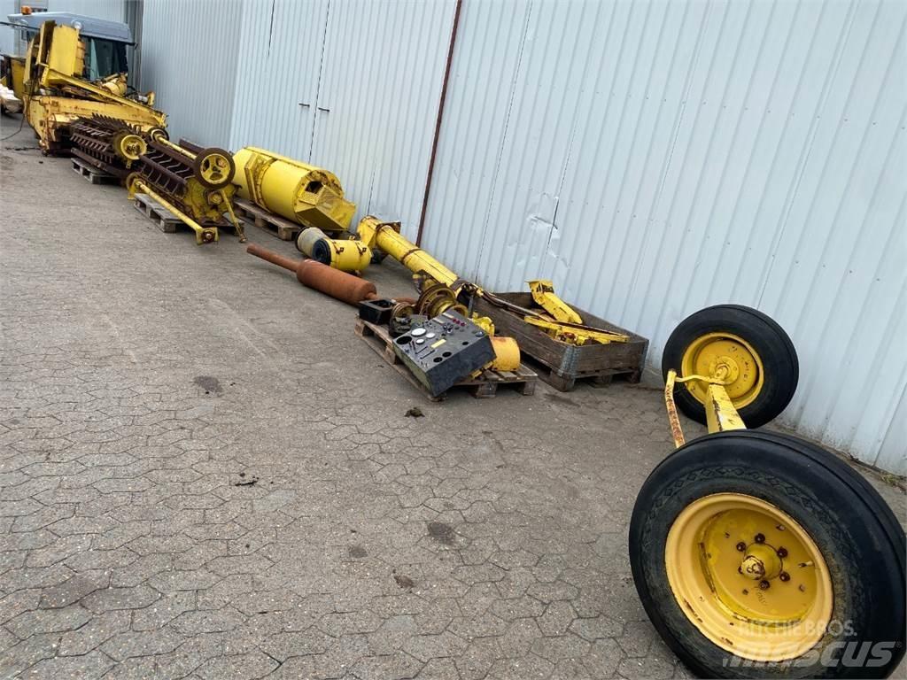 New Holland 8080 حصادات